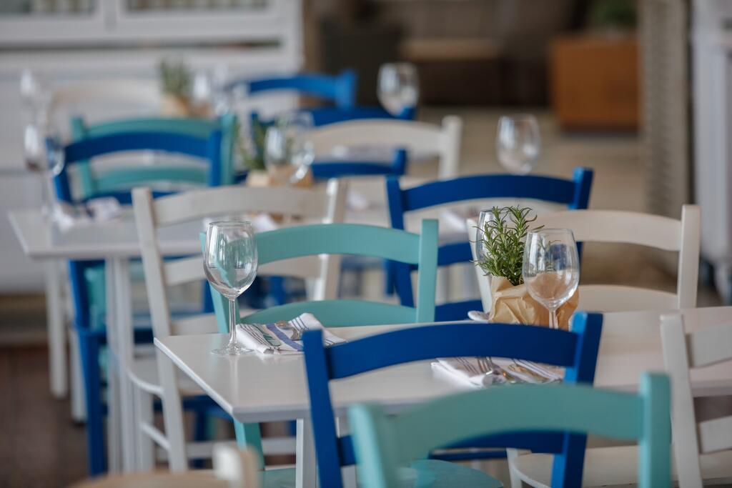 Play Hatzuk Beach Tel Aviv Restoran gambar