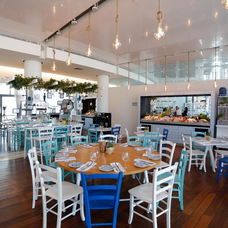 Play Hatzuk Beach Tel Aviv Restoran gambar